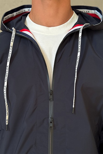 Тёмно-синяя ветровка Moncler Carles logo-patch   
