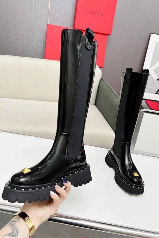 Женские кожаные сапоги с глянцевым эффектом Valentino