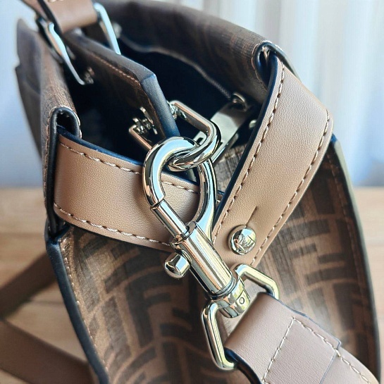 Женская кожаная сумка Fendi 35.5x29 см