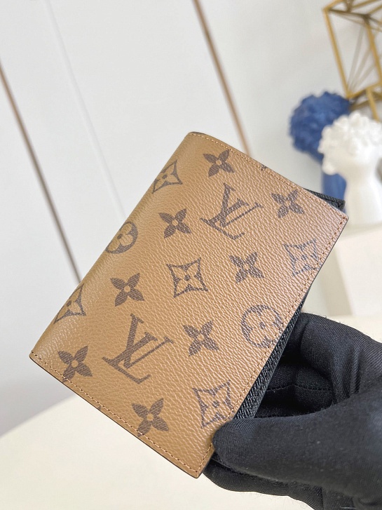 Кожаная обложка для паспорта Louis Vuitton Premium 14x9.5x2.5 см