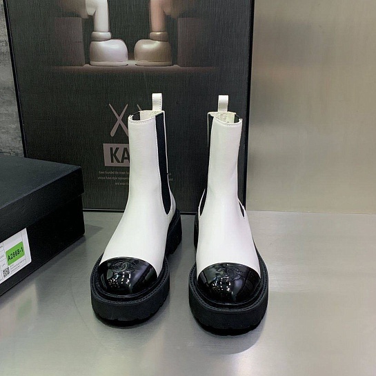Женские кожаные сапоги Chanel Cruise premium - White / Black