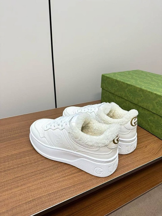 Женские кожаные кроссовки с мехом Gucci GG Premium