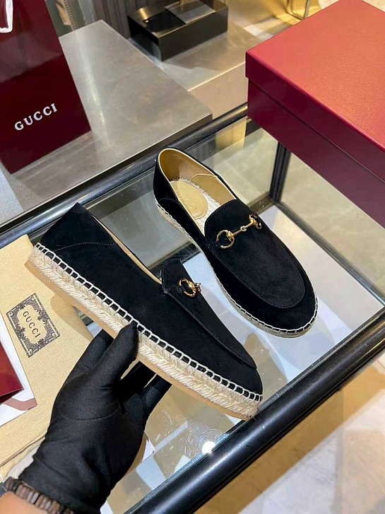 Женские замшевые лоферы Gucci GG Horsebit premium