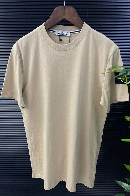 Бежевая мужская футболка с патчем на плече Stone Island