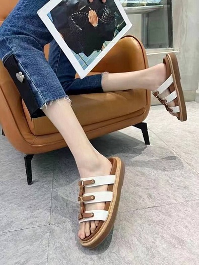 Женские кожаные шлёпанцы Celine   