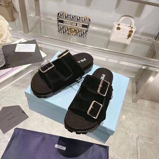 Женские замшевые сандалии Prada   