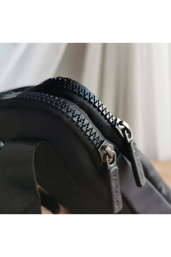 Мужская чёрная сумка Calvin Klein 27x23 см