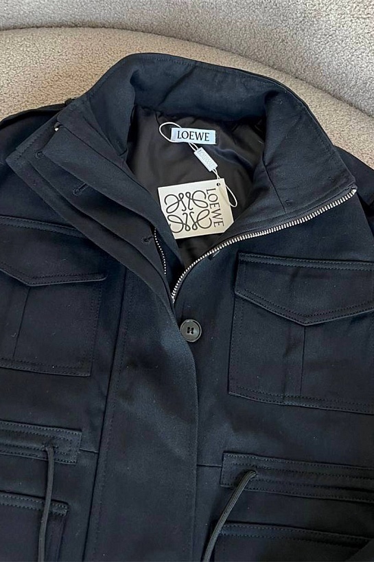 Женская чёрная куртка Loewe
