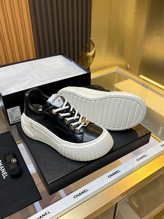 Женские кожаные кроссовки Chanel Premium - Black / White