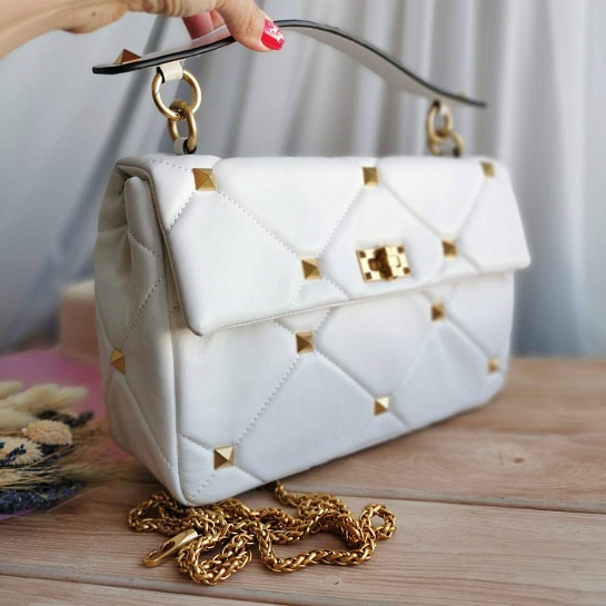 Женская кожаная сумка Valentino Roman Stud 31x19 см