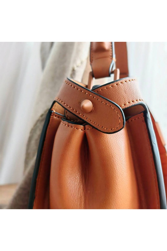 Кожаная сумка Fendi 33x22 см