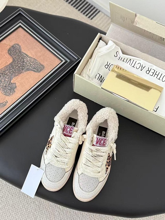 Женские кроссовки с мехом Golden Goose