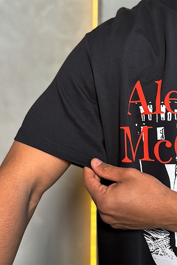 Мужская чёрная футболка Alexander McQueen logo-print   