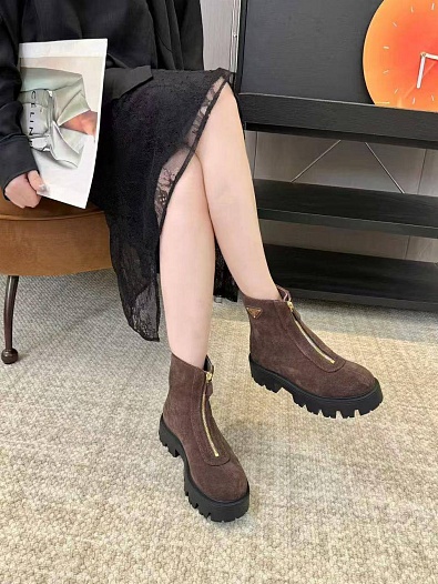 Женские замшевые сапоги Prada   