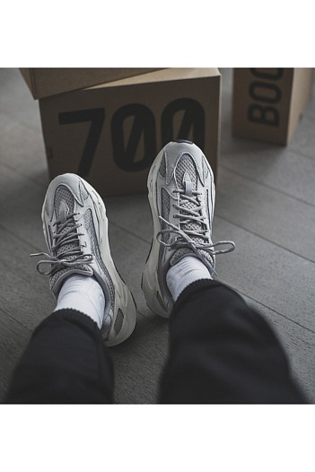 Кроссовки Adidas Yeezy Boost 700 V2 "Static"   