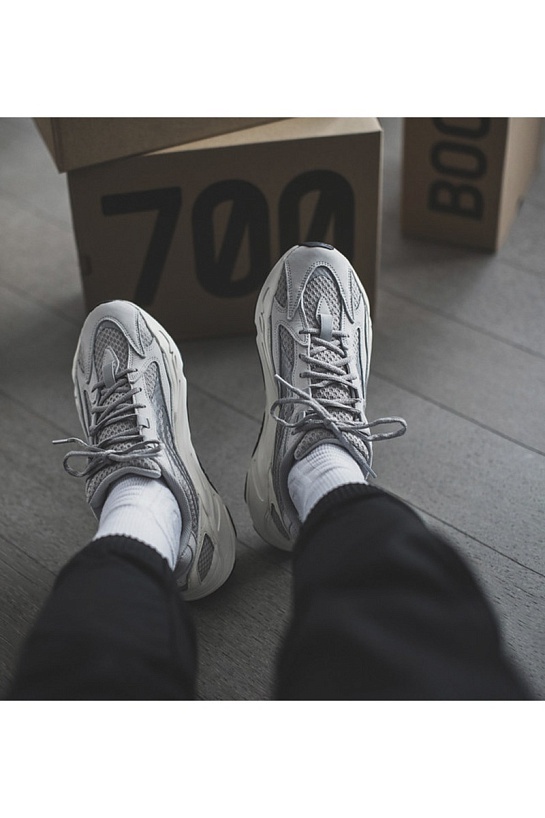 Кроссовки Adidas Yeezy Boost 700 V2 "Static"