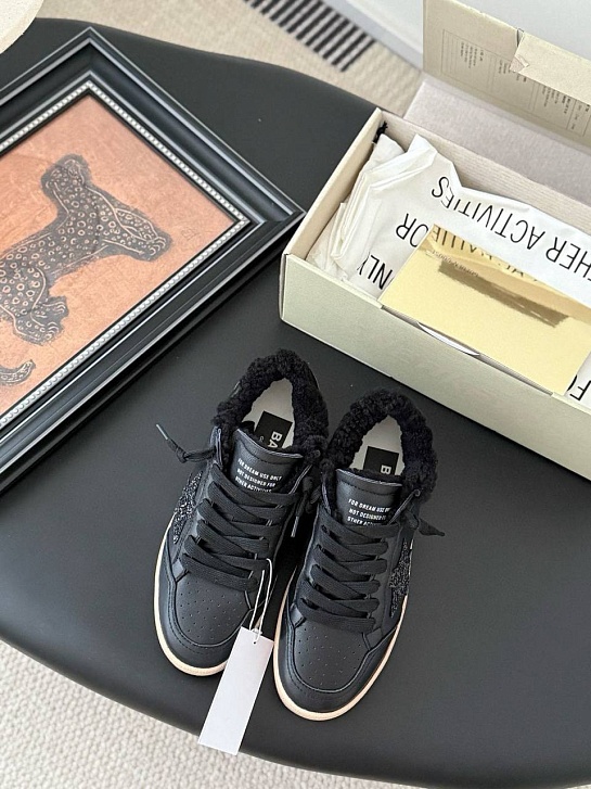 Женские кроссовки с мехом Golden Goose