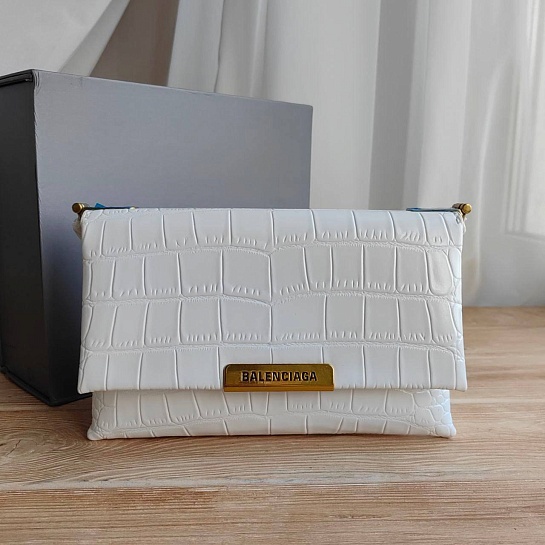 Кожаная сумка Balenciaga Triplet Crocodile-Effect 23x13 см