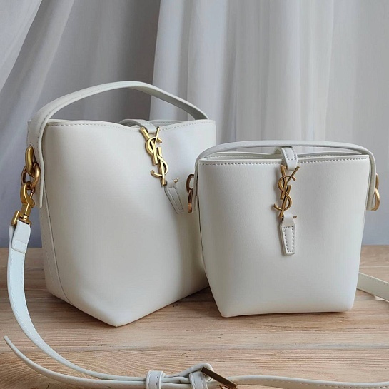 Кожаная белая сумка Yves Saint Laurent 20x25 см