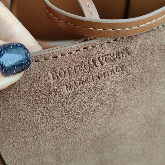 Замшевая сумка-тоут Bottega Veneta Arco Medium 36x25 см - Brown