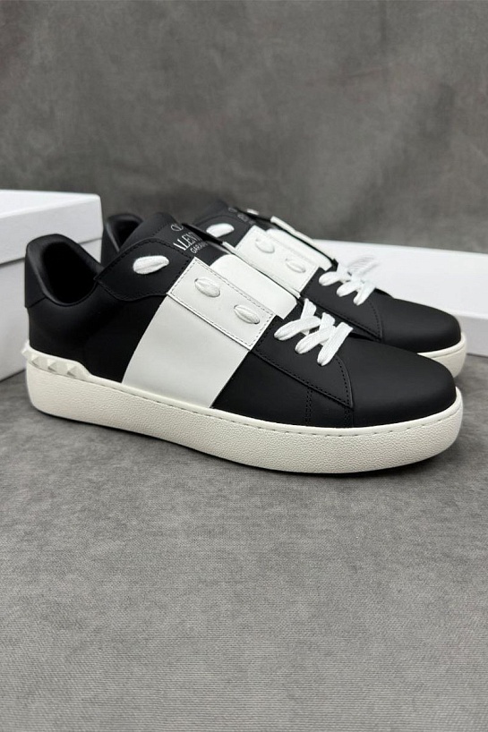 Кожаные кроссовки Valentino Rockstud - Black / White