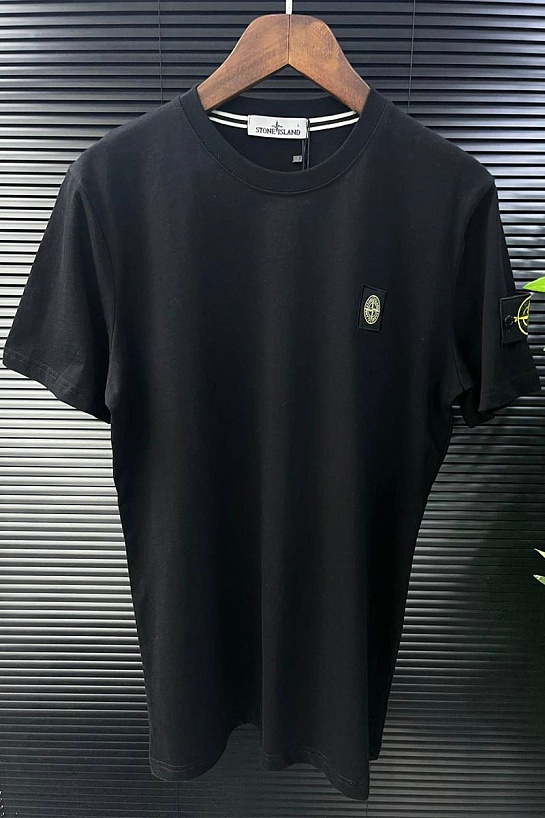 Чёрная мужская футболка с патчем на плече Stone Island
