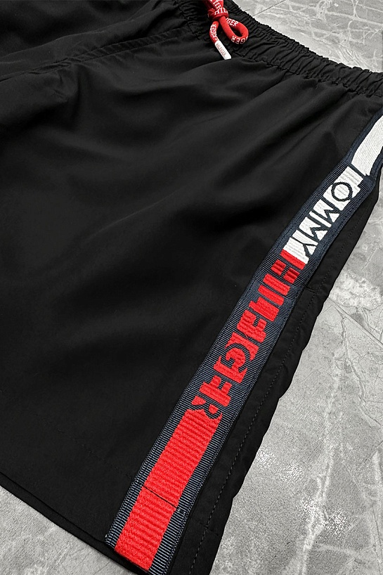 Шорты чёрного цвета Tommy Hilfiger taped logo