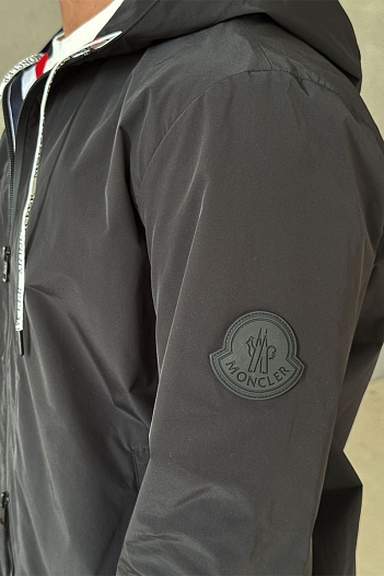 Чёрная ветровка Moncler Carles logo-patch   