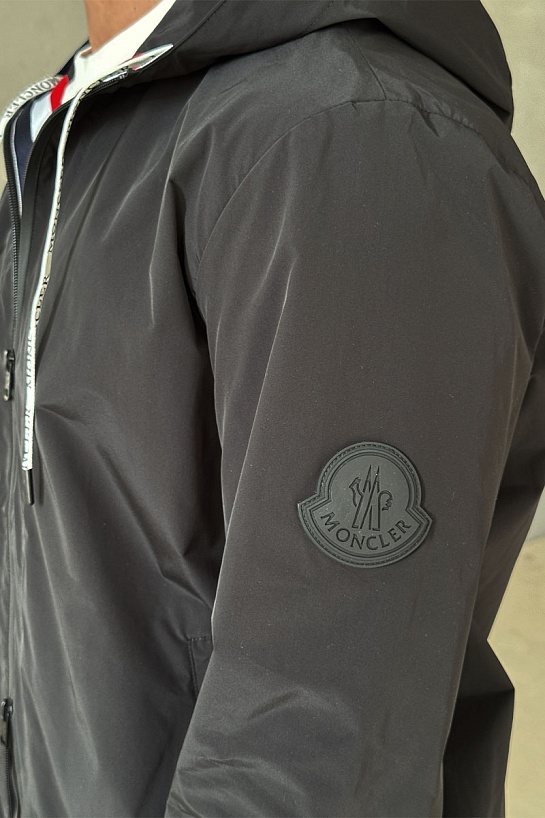 Чёрная ветровка Moncler Carles logo-patch