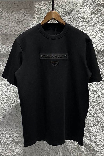Чёрная оверсайз футболка Prada Milano metallic-logo   