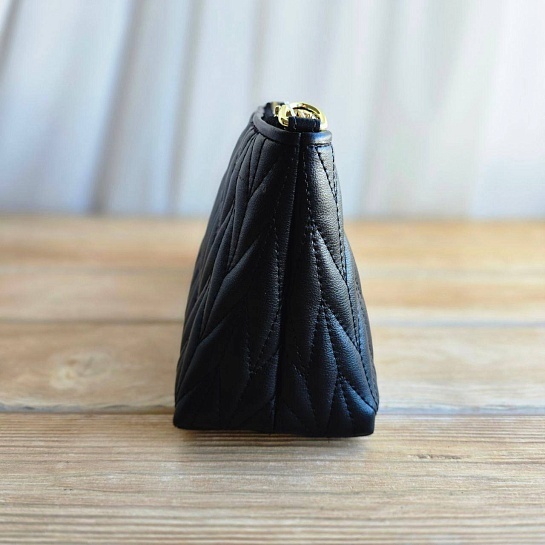 Кожаная чёрная сумка MIU MIU 24x20 см