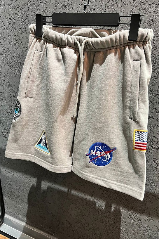Мужские серые шорты Balenciaga x Nasa