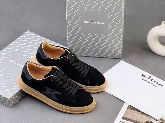 Замшевые кроссовки Kiton чёрного цвета