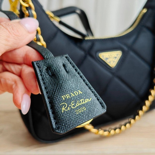 Нейлоновая сумка Prada 21x13 см