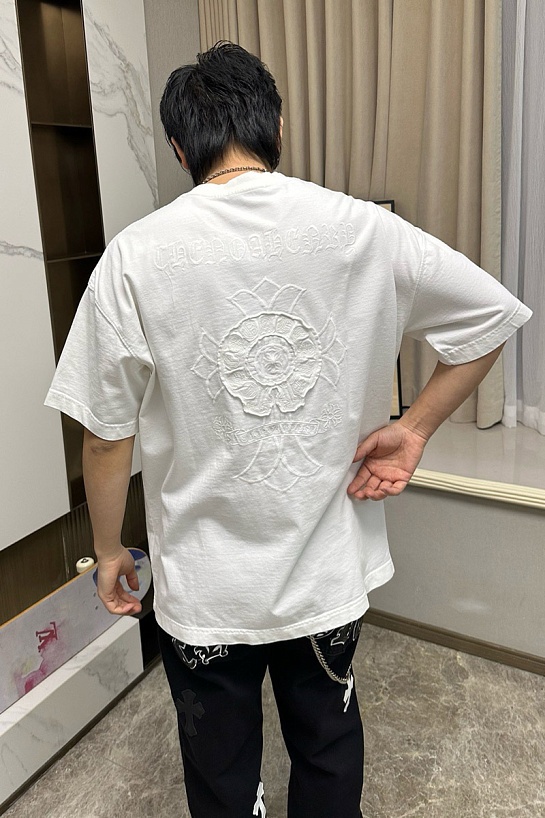 Белая оверсайз футболка Gothic logo