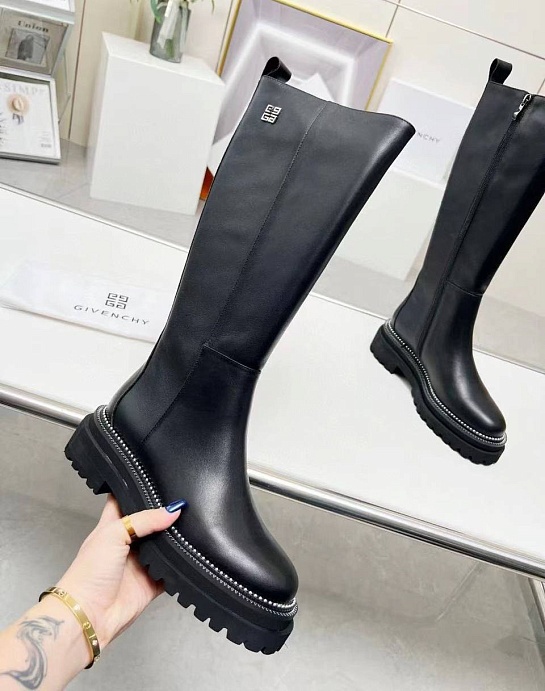 Женские кожаные сапоги Givenchy чёрного цвета