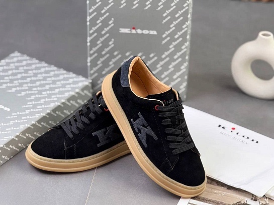 Замшевые кроссовки Kiton чёрного цвета