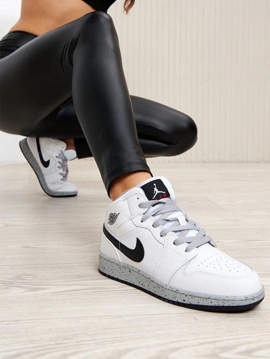 Женские кроссовки Nike Dunk High - White