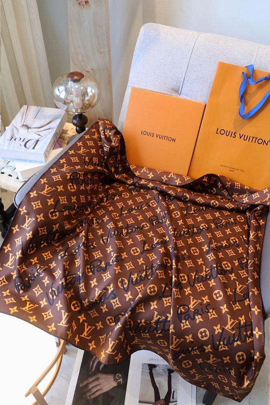 Платок Louis Vuitton LV Script Square premium 89x88 см