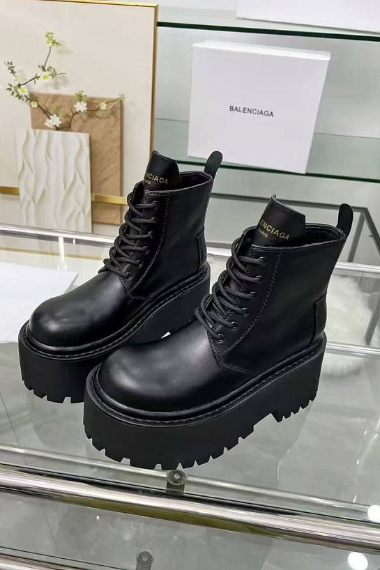 Женские кожаные ботинки Balenciaga чёрного цвета