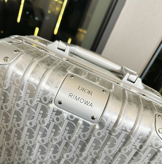 Чемодан Rimowa x Dior Aluminum S Premium 53x37x22 см