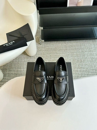 Женские лоферы чёрного цвета Prada Monolith premium   