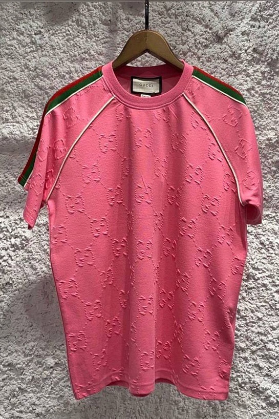 Розовая оверсайз футболка Gucci logo all-over embossed