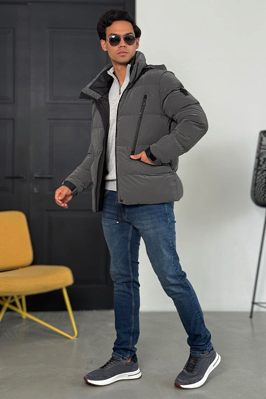 Мужская утеплённая куртка Moncler серого цвета