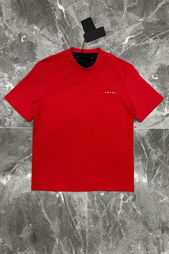 Красная оверсайз футболка Prada