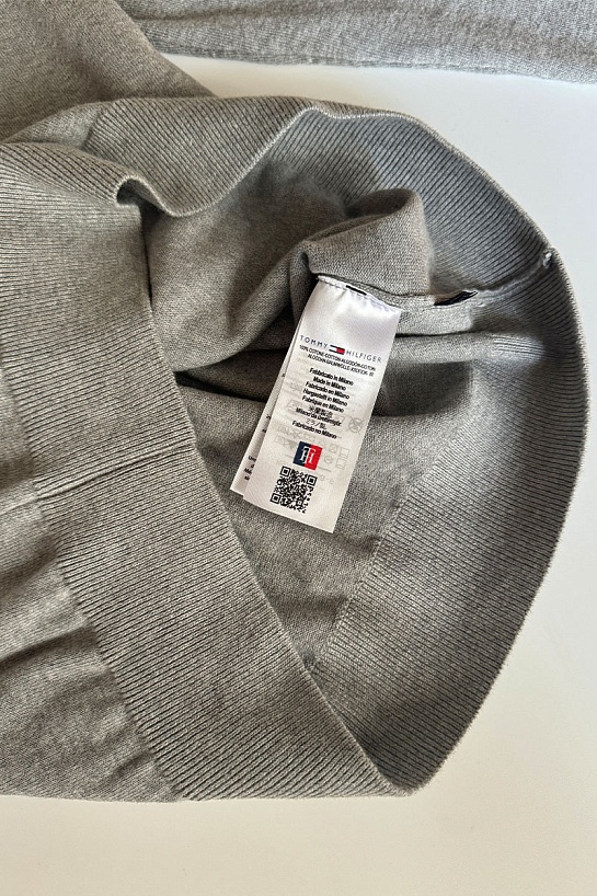 Мужской джемпер Tommy Hilfiger серого цвета