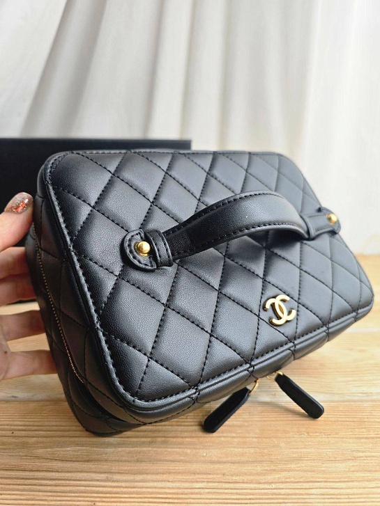 Кожаная косметичка Chanel 20x14 см