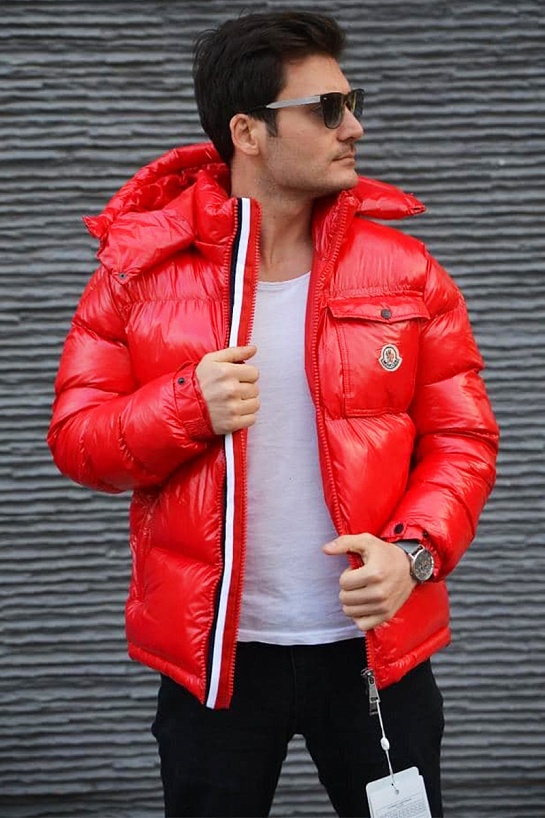 Мужская куртка Moncler красного цвета