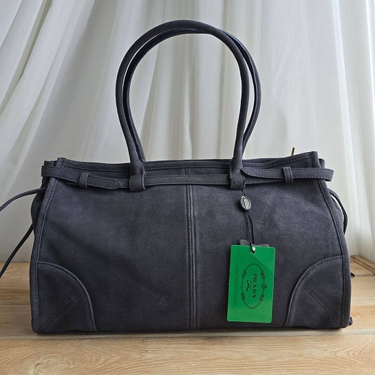 Замшевая серая сумка Prada 38x23 см