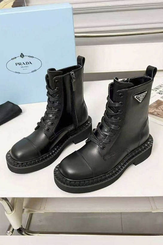 Женские кожаные ботинки Prada